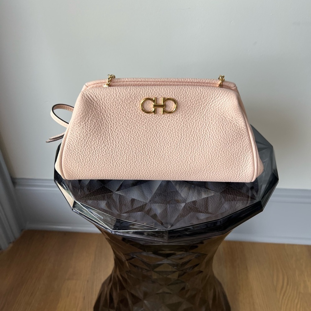 NWOT Ferragamo Gancini Leather Clutch Bag w/ Strap - Picture 13 of 16